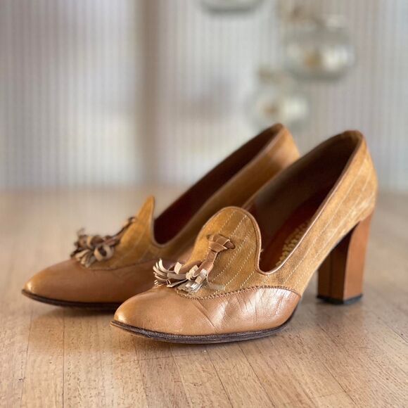 Vintage 1970s Martinique Tan Leather Loafer Heels Block Heel Tassel Pumps 6.5 - Picture 1 of 8